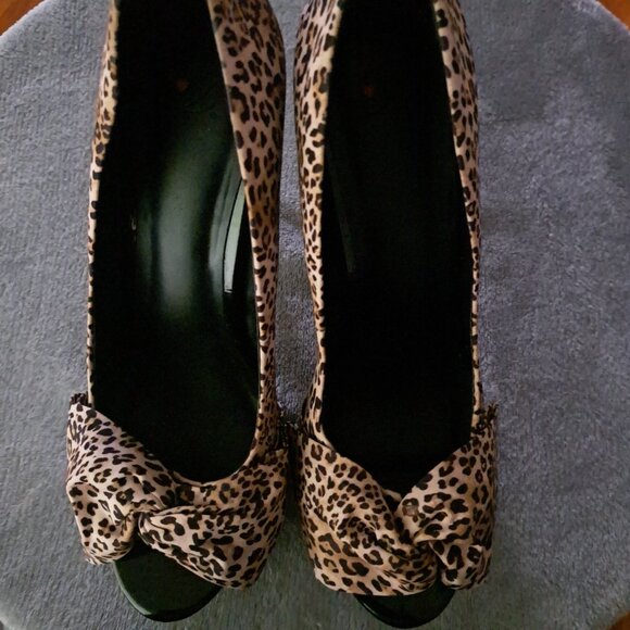 Leopard Pattern Heels - Picture 3 of 12
